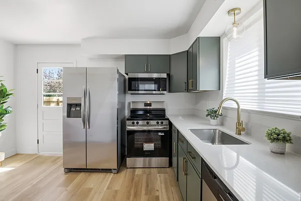 2021 Woodburn St #2023 — Photo 14