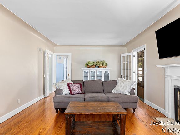 5th image of 1853 Leonard St NW