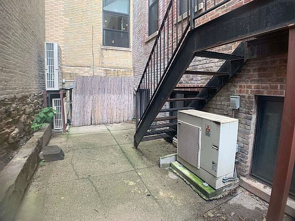 4th image of 180 Bainbridge St #114