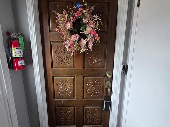 2nd image of 11421 N May Ave APT A