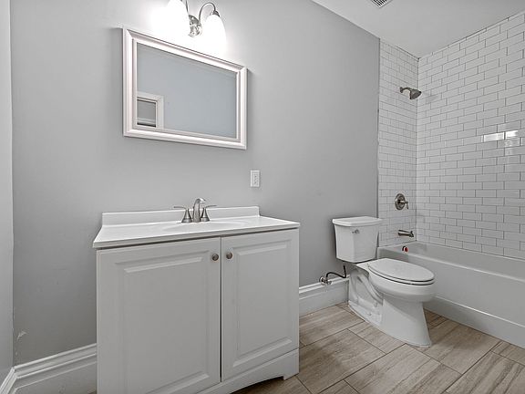 4th image of 2146 Victor St #2146