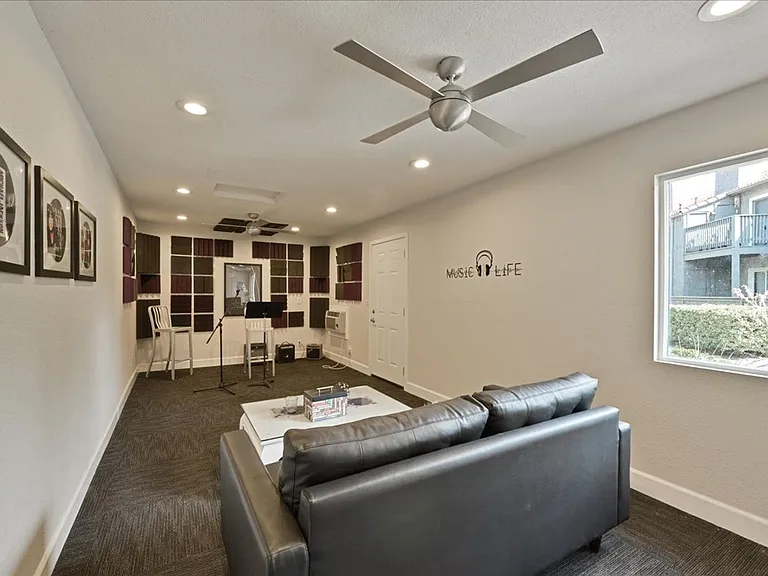 Corona Pointe Resort — Photo 19