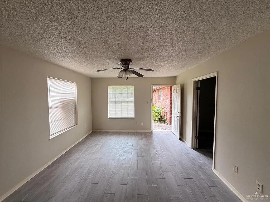2417 Tamarack Avenue - C — Photo 3