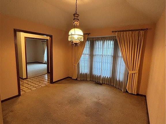 5th image of 10580 Noland Rd