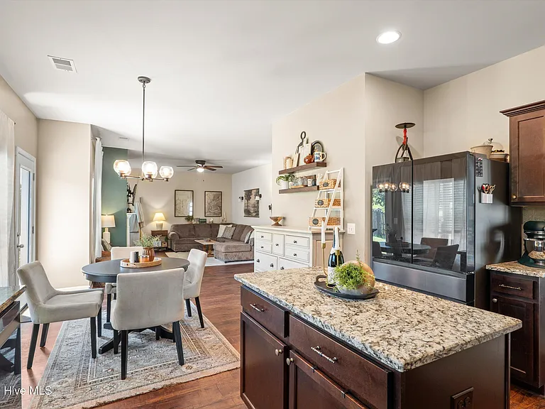136 Sims Ct — Photo 14