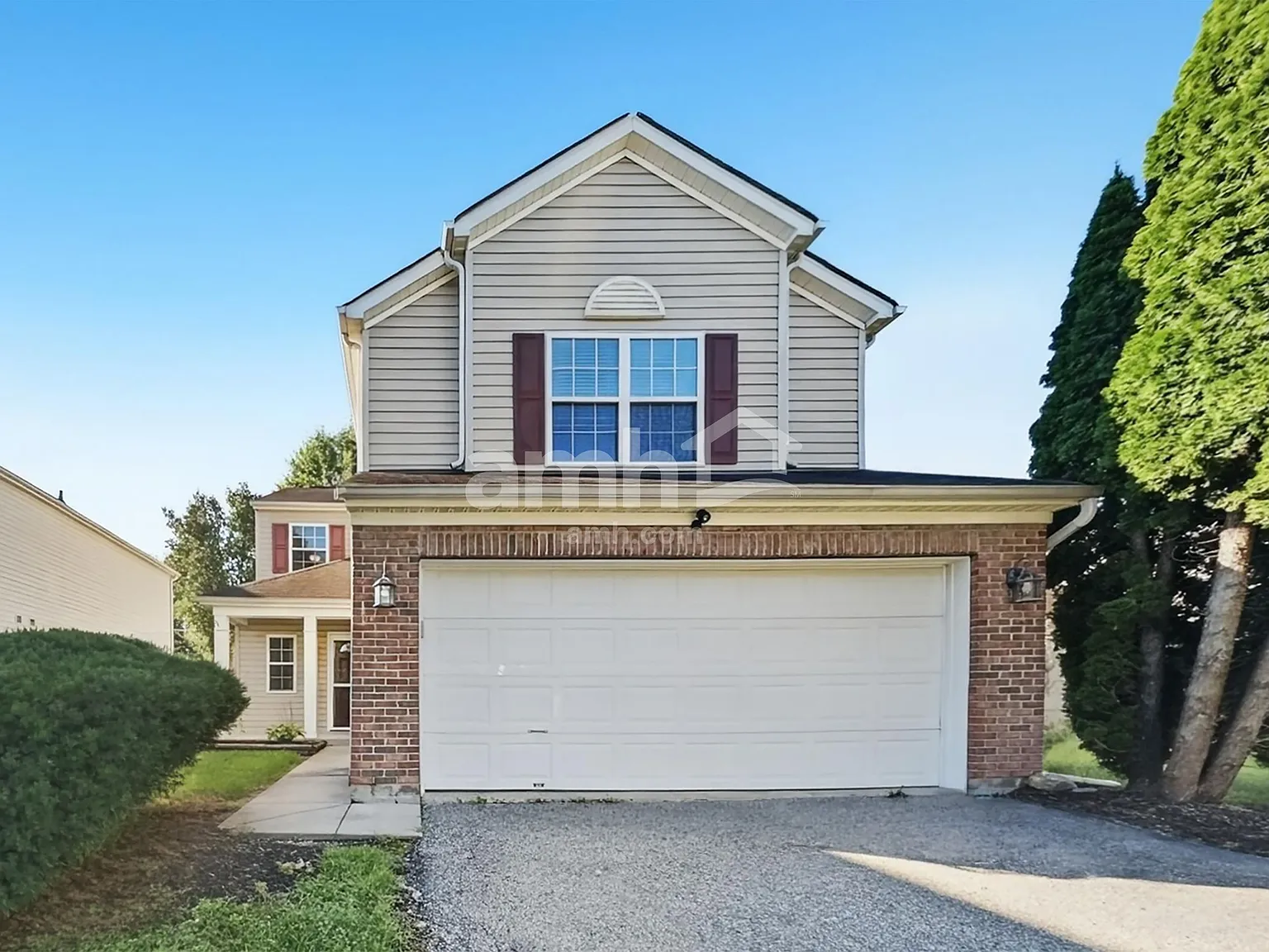 4 bed, 2.5 bath, 2022 sqft, $2,320 — Photo 1