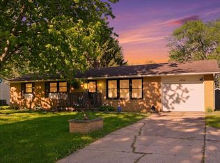 4135 Oakleaf Dr, Fort Wayne, IN 46815