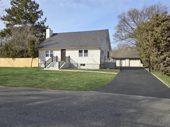 357 Twin Bark Avenue, Holbrook, NY 11741