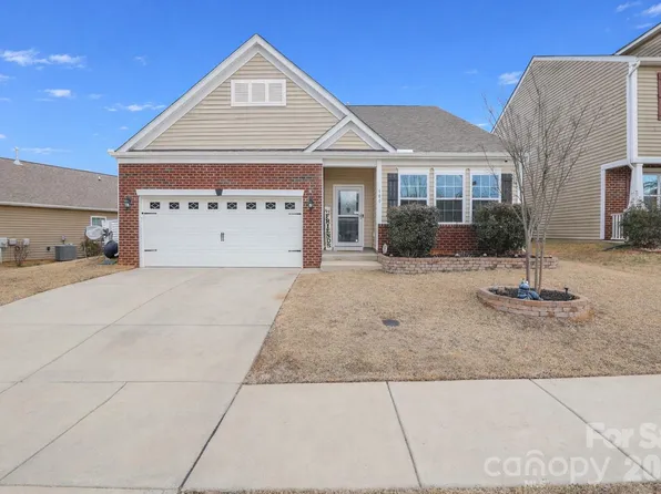 180 N Cromwell Dr, Mooresville, NC 28115