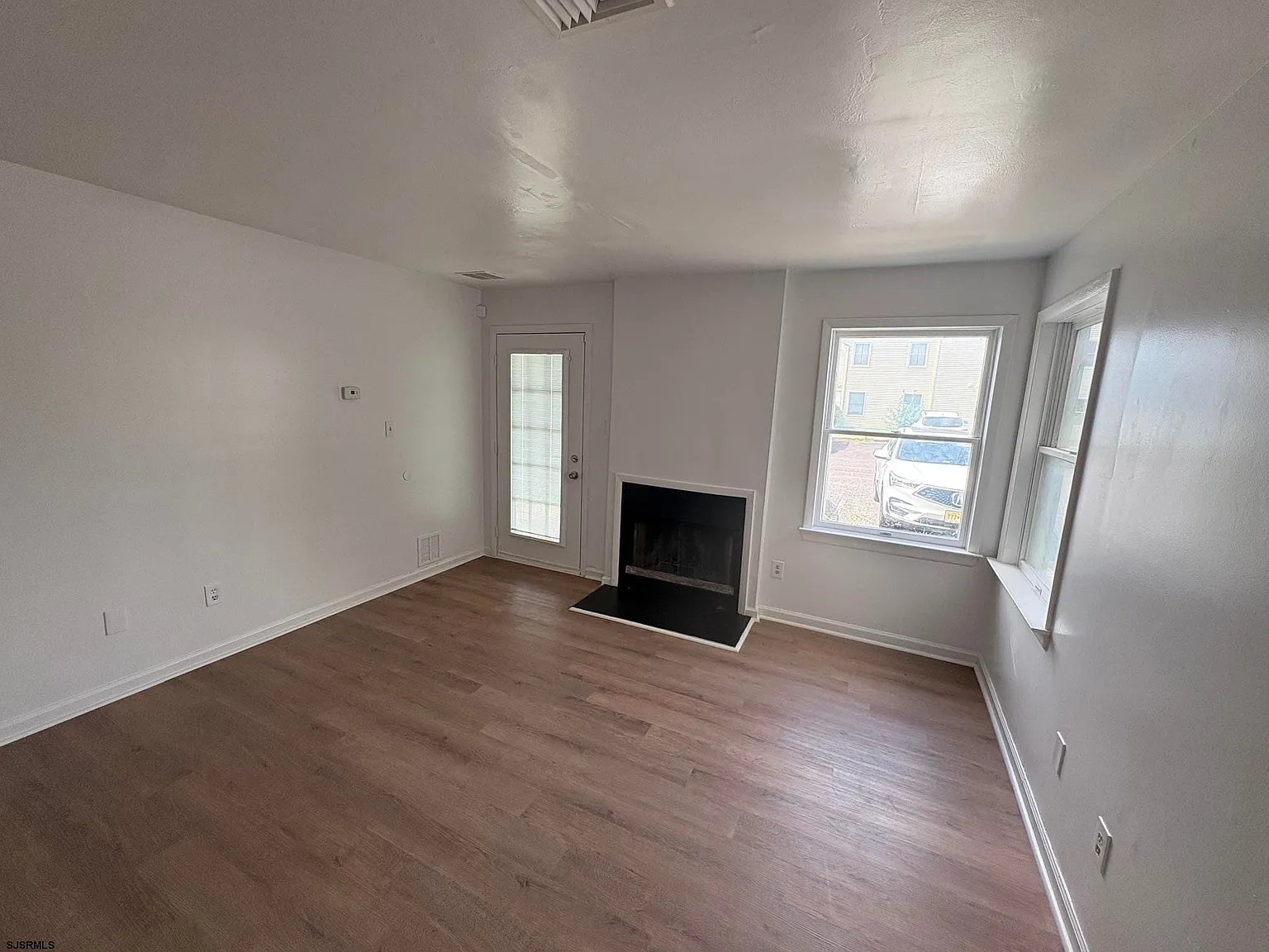 1 bed, 1.0 bath, $1,750 — Photo 2