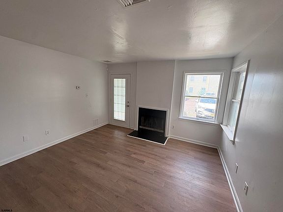 2nd image of 700 N Franklin Blvd Unit 701