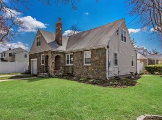 96 Brunswick Ave, Williston Park, NY 11596