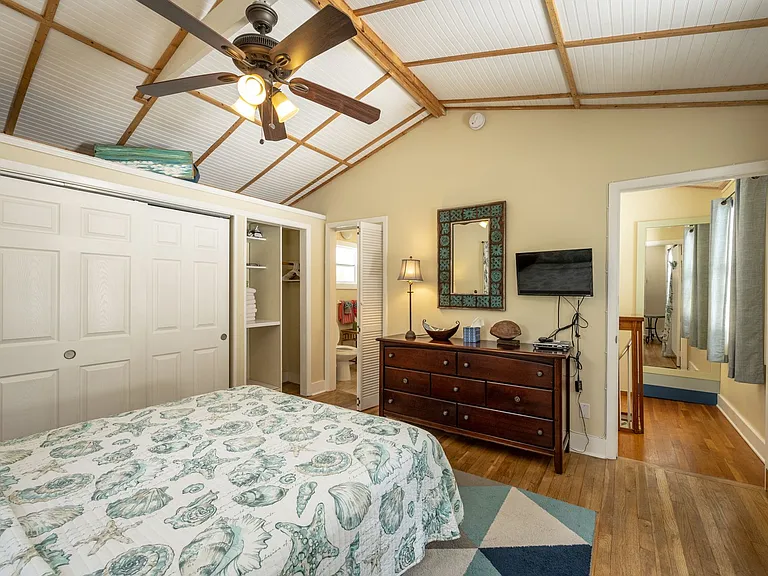 415 Julia St — Photo 16