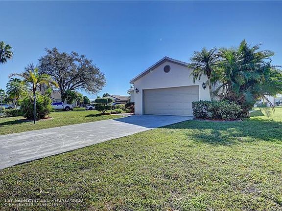 2nd image of 10600 NW 71st Pl