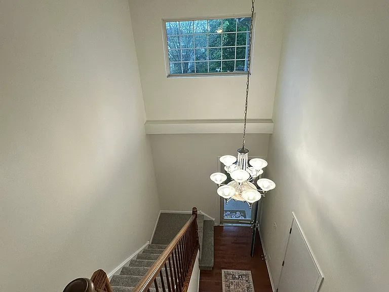560 Lancaster Dr #560 — Photo 19