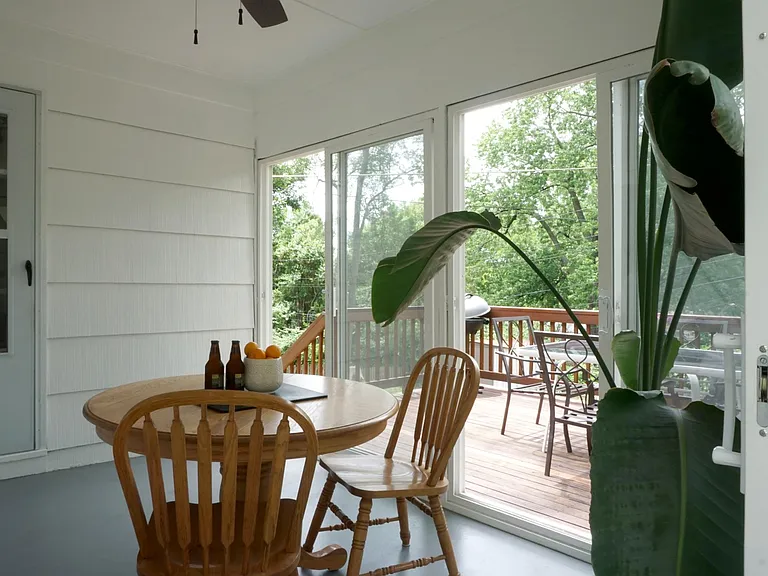 8910 Belleview Ave — Photo 32
