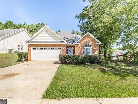 3rd image of 105 Shiloh Ct
