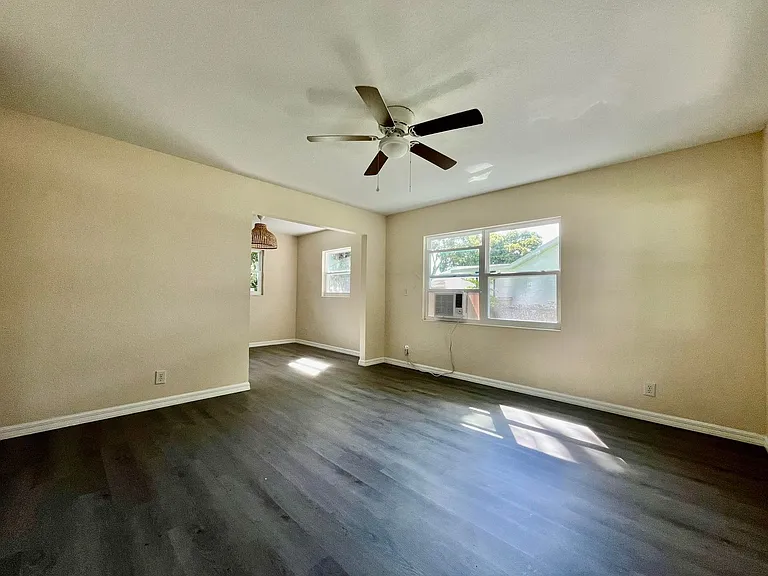 501 W Dixie St — Photo 7