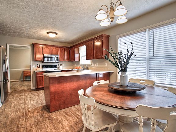4th image of 361 Clarkston Dr