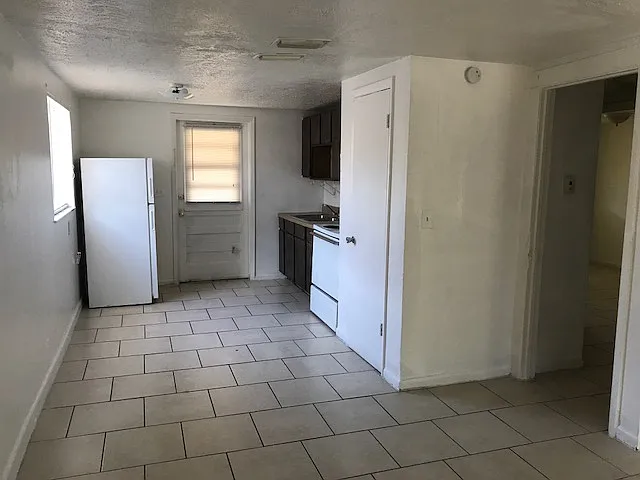 2 bed, 702 sqft, $1,500 — Photo 3
