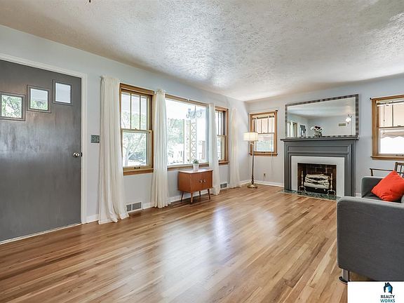 3rd image of 1838 Dakota St