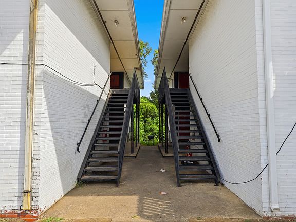 2nd image of 320 Welch Rd APT F7