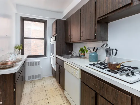 425 East 79th Street image 7 of 15