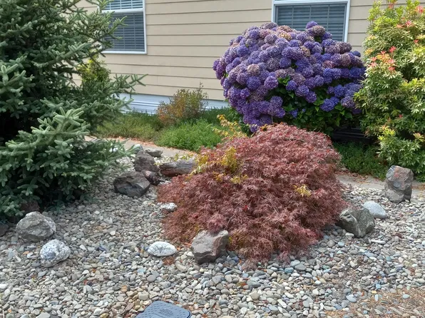 510 Shorepines Ct, Coos Bay, OR 97420