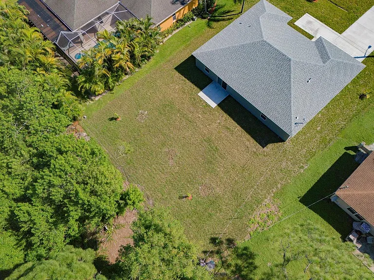 574 NW Bayshore Blvd — Photo 6