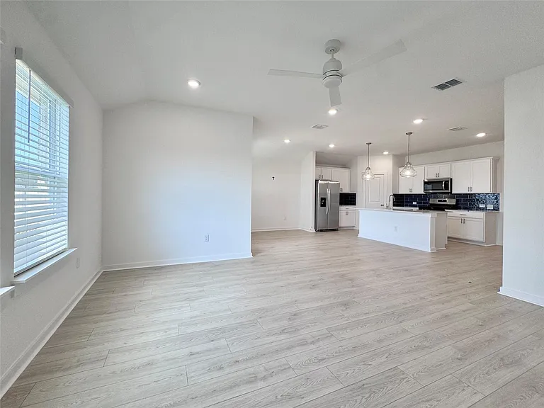 1821 Lazy Acres — Photo 7