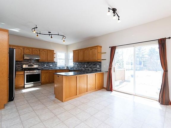 4th image of 2426 Welbeck Dr