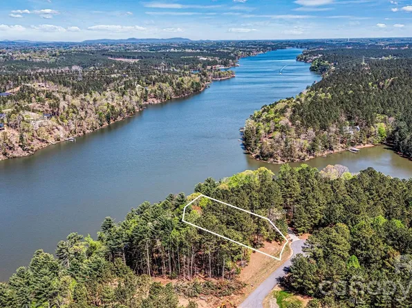 106 Pier Point Dr, Connelly Springs, NC 28612