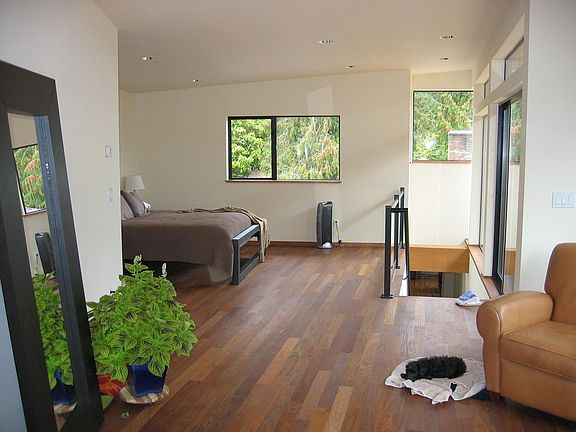 Master suite, 300  sq ft deck