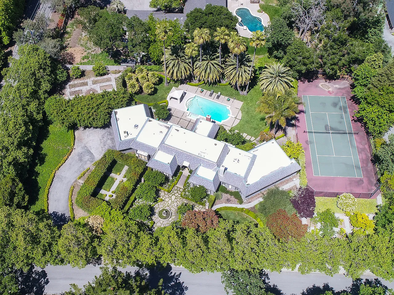 4 bed, 4.5 bath, 3600 sqft, $28,000 — Photo 1