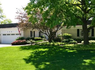 122 Surrey Ln, Burr Ridge, IL 60527