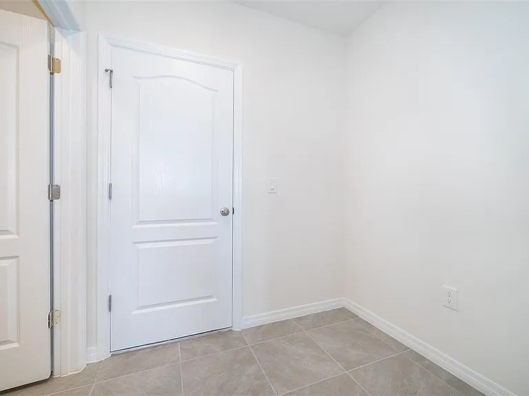 1815 Red Canyon Dr — Photo 13
