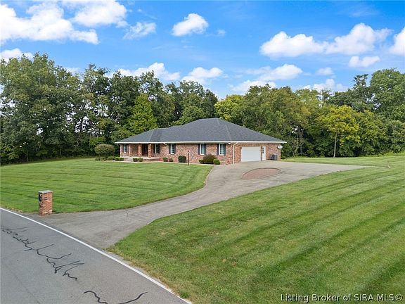 3rd image of 1052 Green Acres Drive