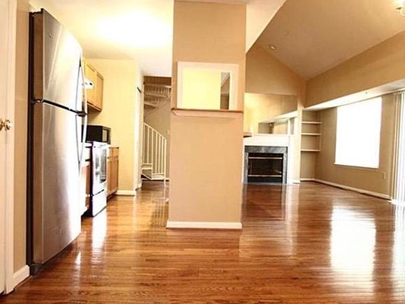 5th image of 9712 Lake Pointe Ct APT 302