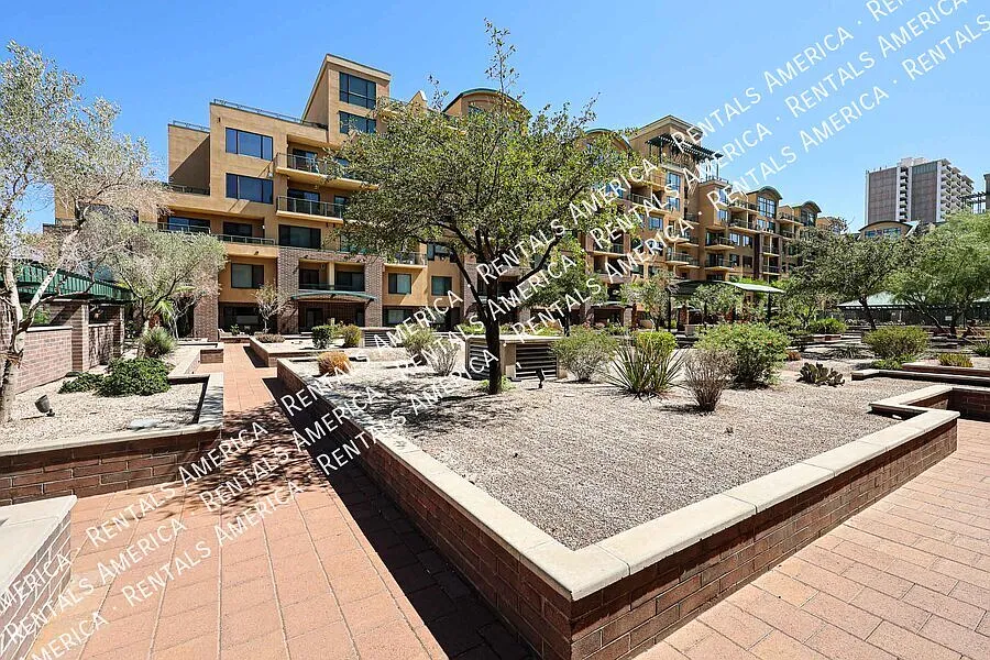 17 W Vernon Ave #307