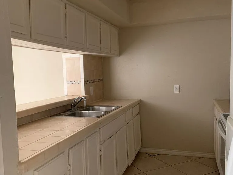 700 Sunset Dr — Photo 5