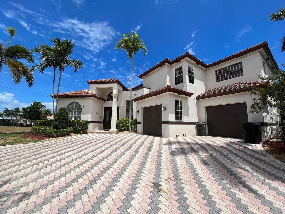 1st image of 3005 NE 48th Ct