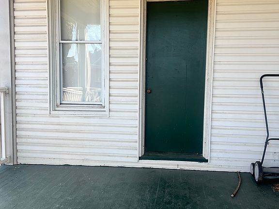 2nd image of 211 Market St APT A