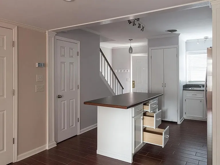 3000 Golden Rd #7 — Photo 6