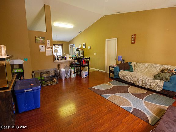 3rd image of 1215 Windingdale St SE