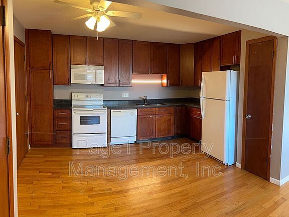 3rd image of 122 Flintridge Dr APT 9