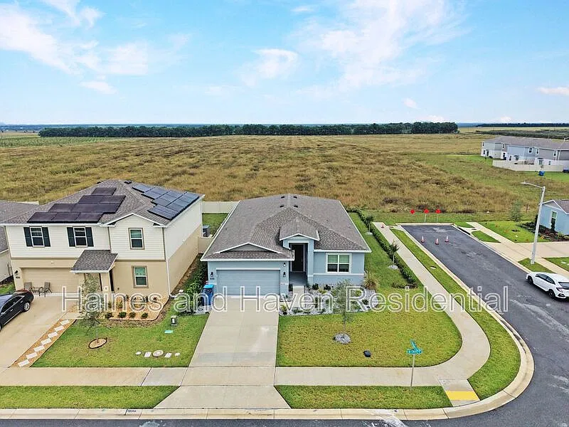 4 bed, 3.0 bath, 2090 sqft, $1,850 — Photo 2