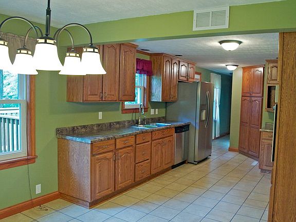 3rd image of 515 Woodcrest Dr