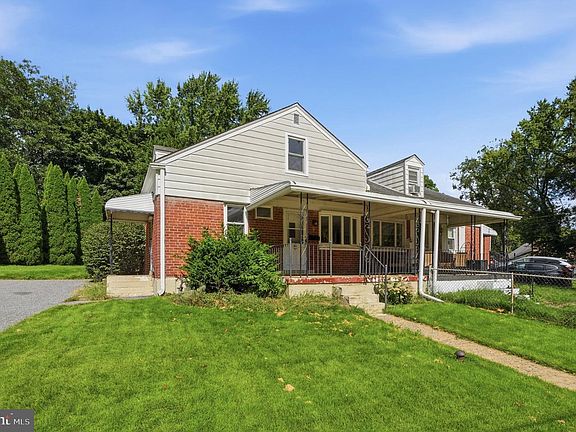 2nd image of 906 Kingsman Rd