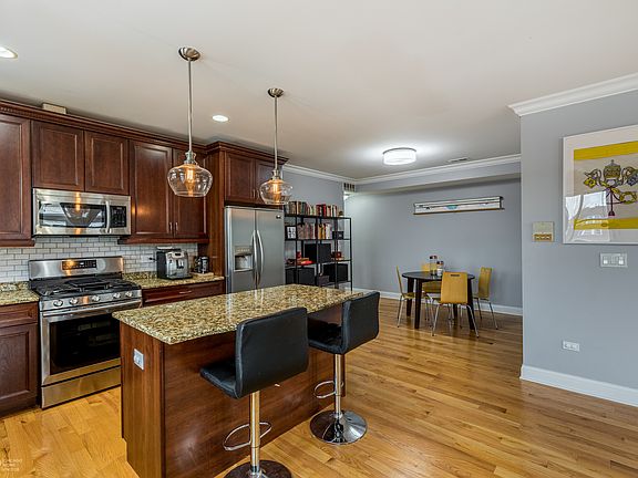 3rd image of 3541 W Montrose Ave #3