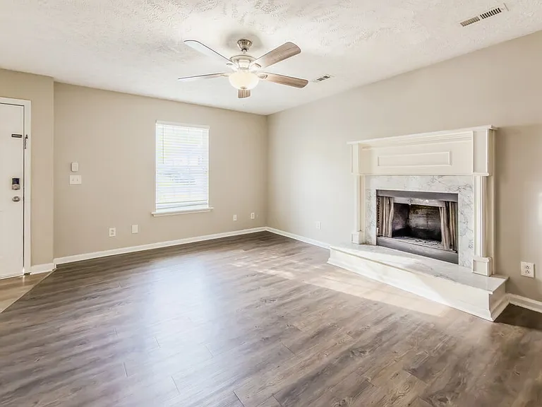1435 Tuffnell Dr — Photo 6
